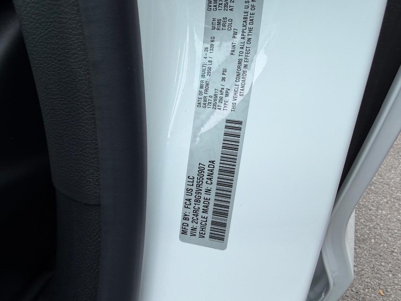 Chrysler Pacifica Vehicle Full-screen Gallery Image 26