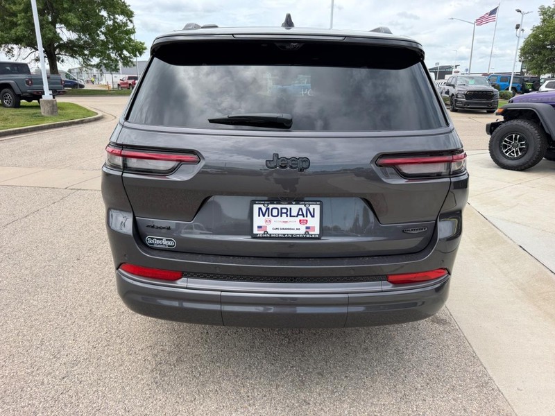 Jeep Grand Cherokee L Vehicle Full-screen Gallery Image 5