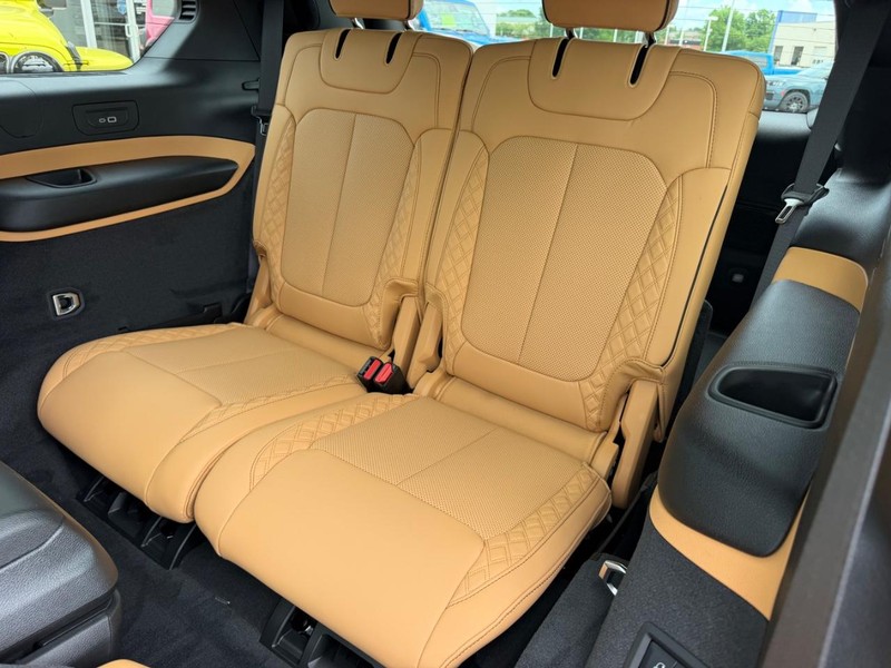 Jeep Grand Cherokee L Vehicle Full-screen Gallery Image 9