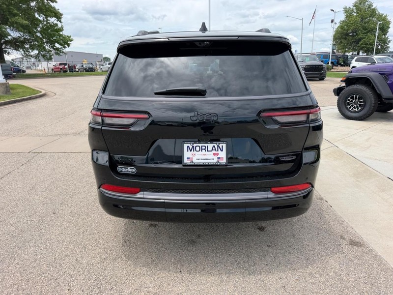 Jeep Grand Cherokee L Vehicle Full-screen Gallery Image 5