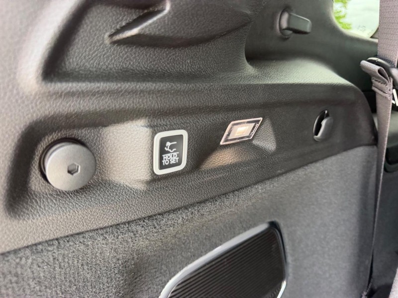 Jeep Grand Cherokee L Vehicle Full-screen Gallery Image 7
