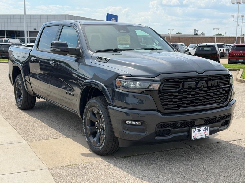Ram 1500 Vehicle Full-screen Gallery Image 3