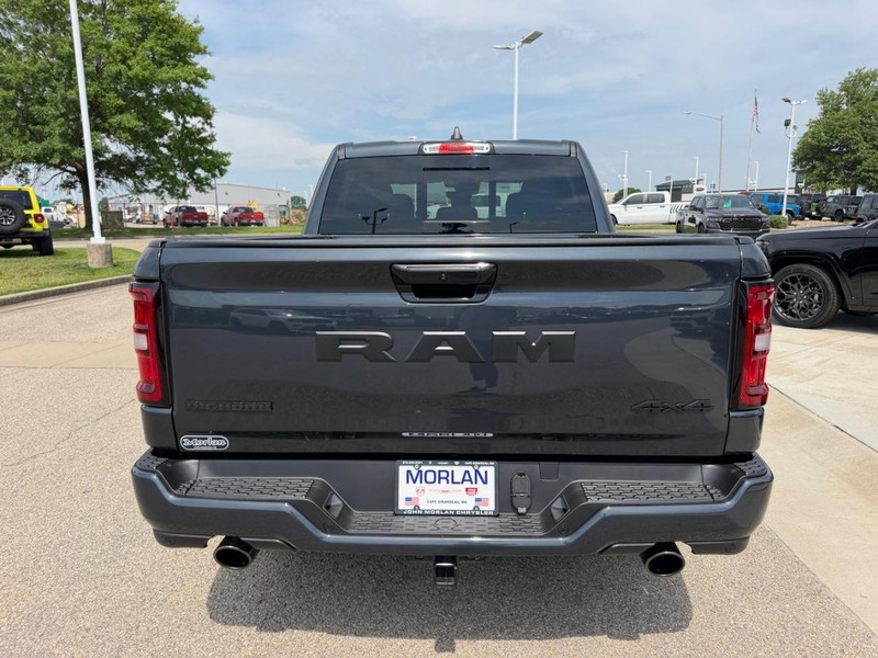 Ram 1500 Vehicle Full-screen Gallery Image 5