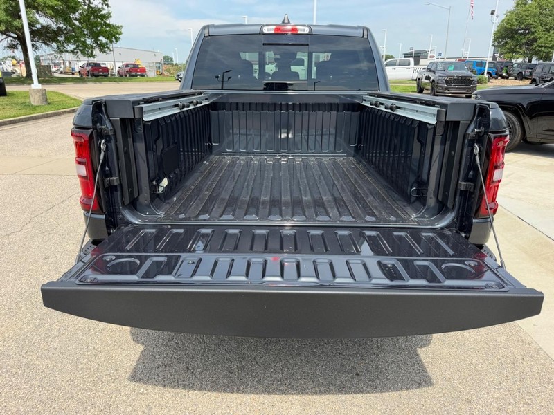 Ram 1500 Vehicle Full-screen Gallery Image 6