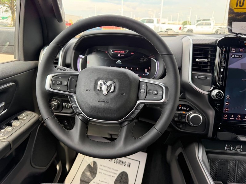 Ram 1500 Vehicle Full-screen Gallery Image 10