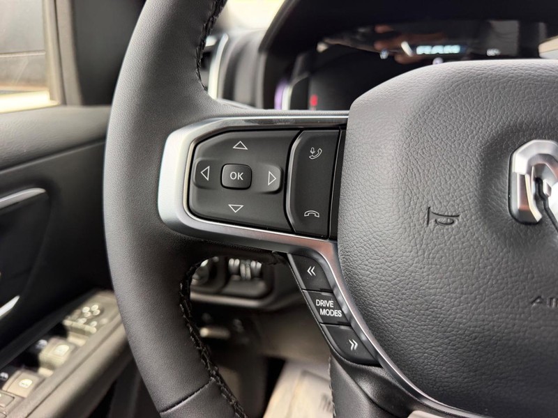 Ram 1500 Vehicle Full-screen Gallery Image 11
