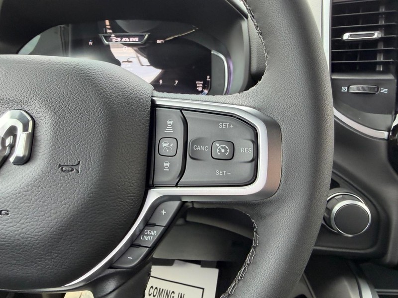 Ram 1500 Vehicle Full-screen Gallery Image 12
