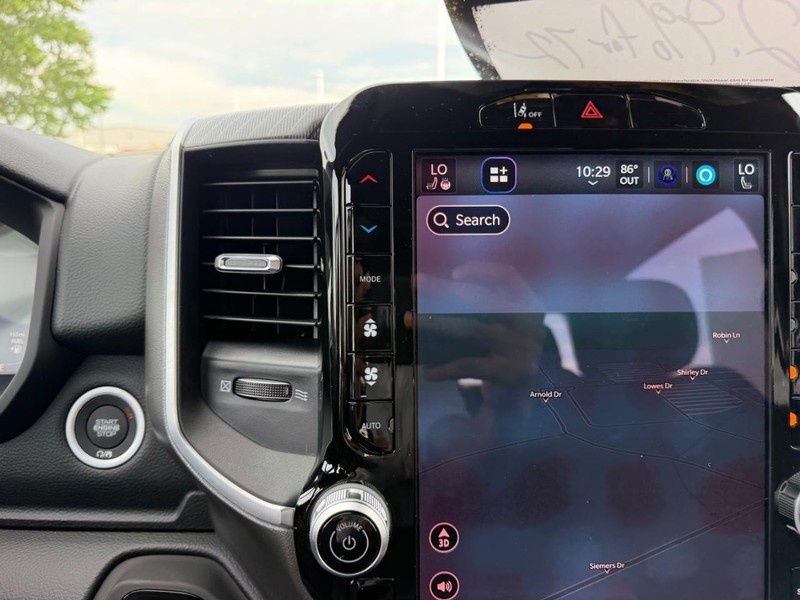 Ram 1500 Vehicle Full-screen Gallery Image 14