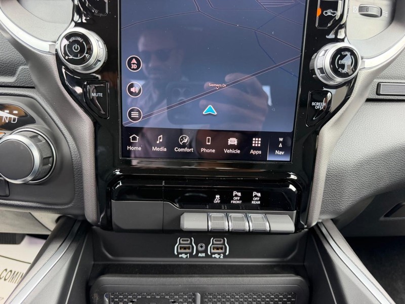 Ram 1500 Vehicle Full-screen Gallery Image 15