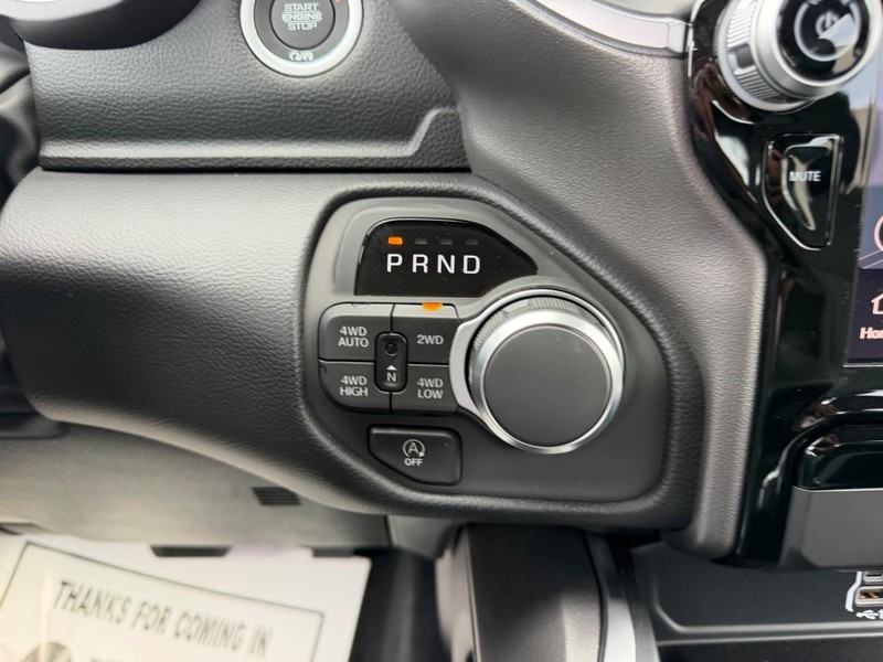 Ram 1500 Vehicle Full-screen Gallery Image 16
