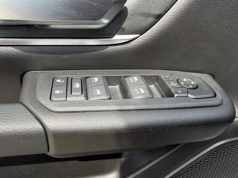 Ram 1500 Vehicle Full-screen Gallery Image 18