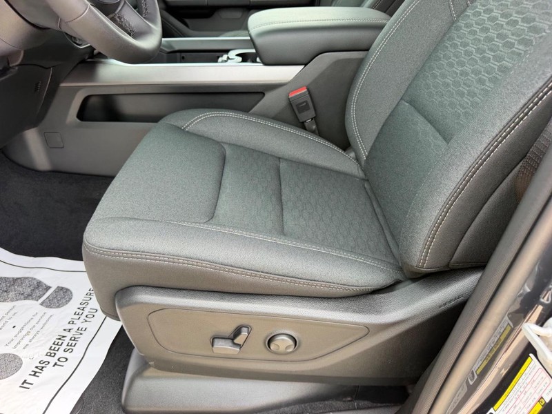 Ram 1500 Vehicle Full-screen Gallery Image 19