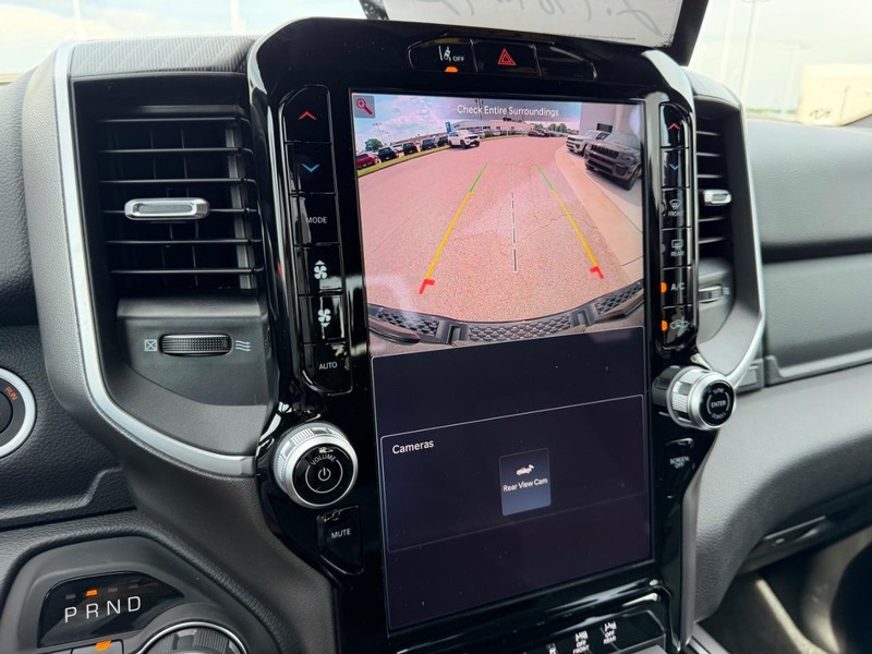 Ram 1500 Vehicle Full-screen Gallery Image 21