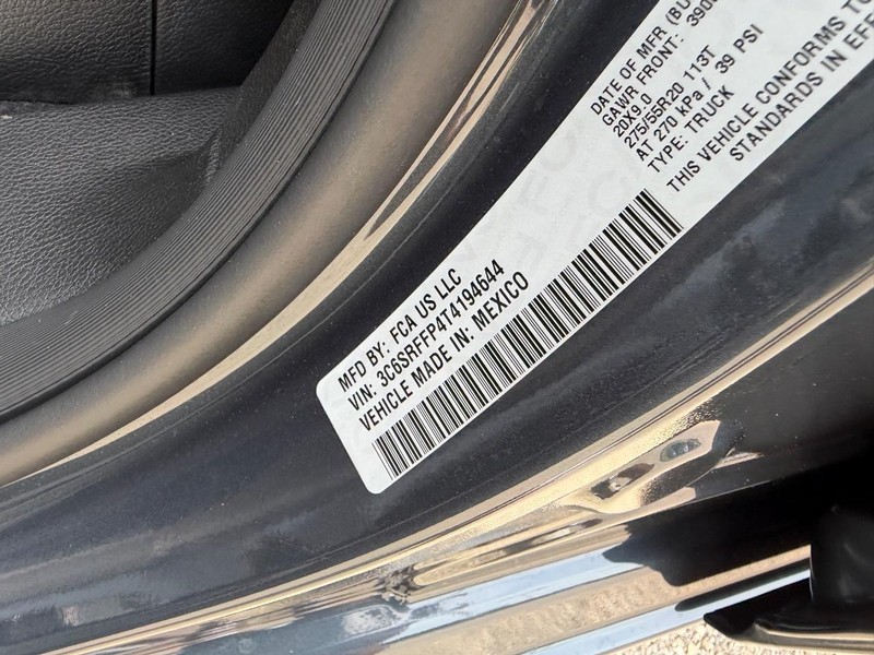 Ram 1500 Vehicle Full-screen Gallery Image 22