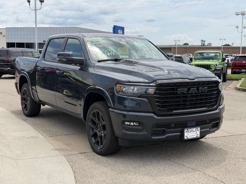 Ram 1500 Vehicle Full-screen Gallery Image 3