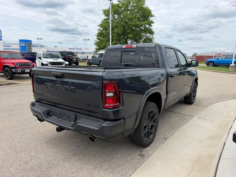Ram 1500 Vehicle Full-screen Gallery Image 4