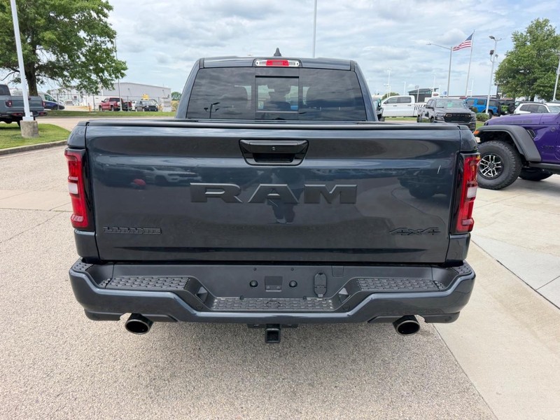 Ram 1500 Vehicle Full-screen Gallery Image 5