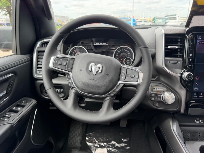 Ram 1500 Vehicle Full-screen Gallery Image 11