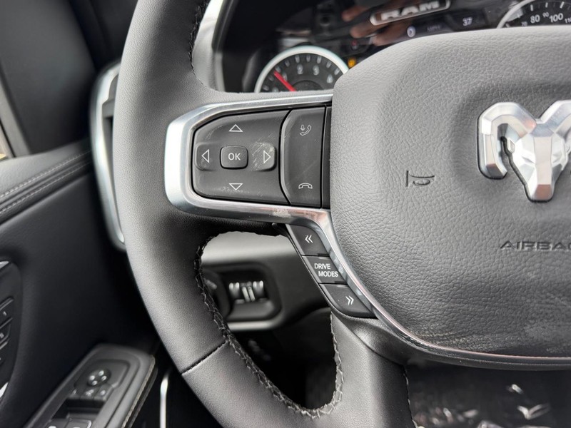 Ram 1500 Vehicle Full-screen Gallery Image 12