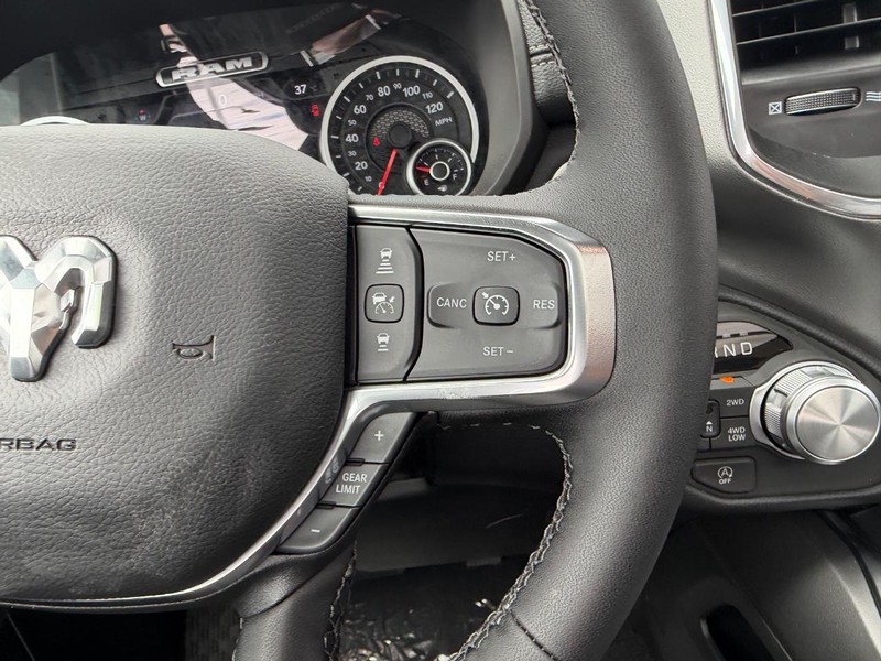 Ram 1500 Vehicle Full-screen Gallery Image 13