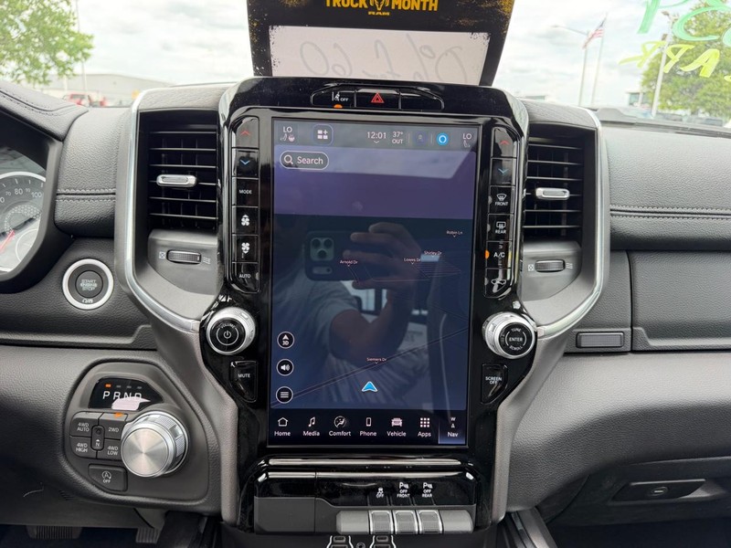 Ram 1500 Vehicle Full-screen Gallery Image 14