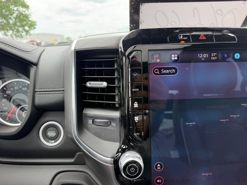 Ram 1500 Vehicle Full-screen Gallery Image 16
