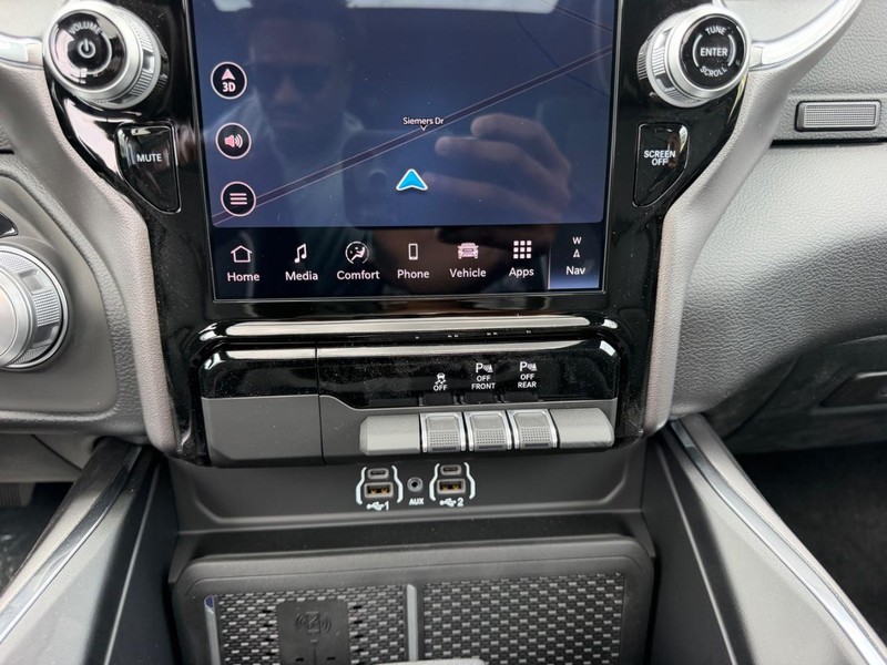 Ram 1500 Vehicle Full-screen Gallery Image 17