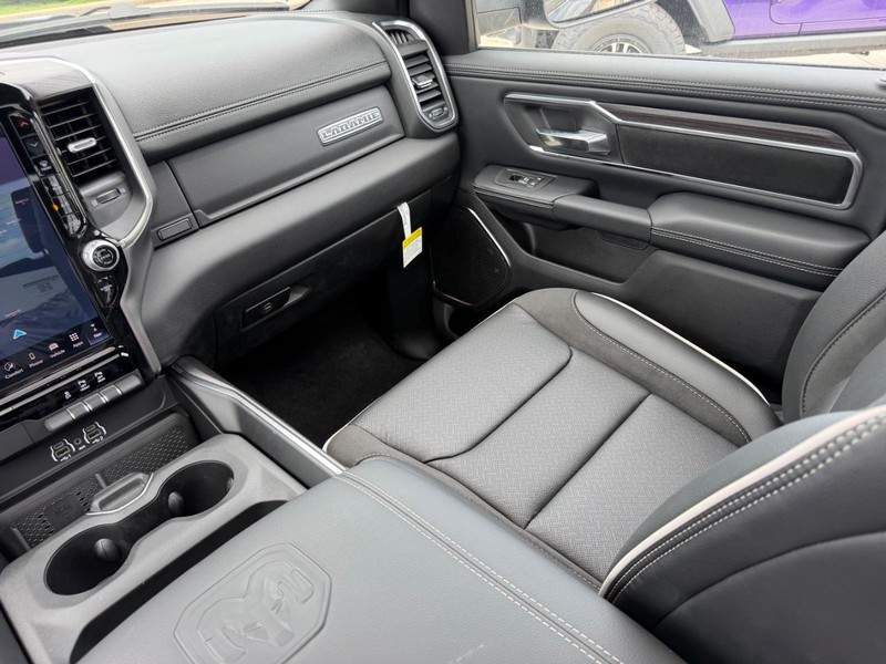 Ram 1500 Vehicle Full-screen Gallery Image 19