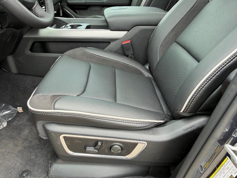 Ram 1500 Vehicle Full-screen Gallery Image 22