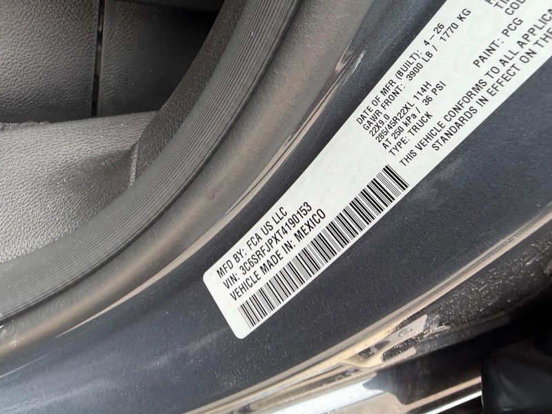 Ram 1500 Vehicle Full-screen Gallery Image 25