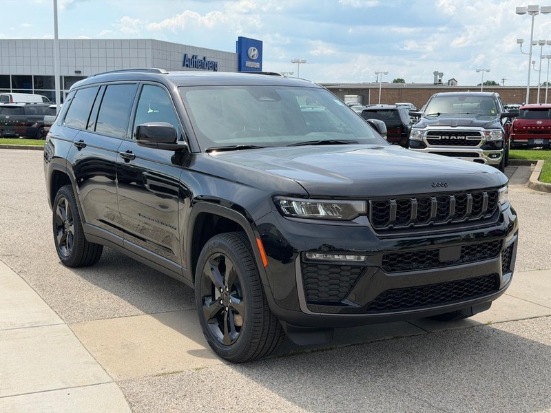 Jeep Grand Cherokee L Vehicle Full-screen Gallery Image 3