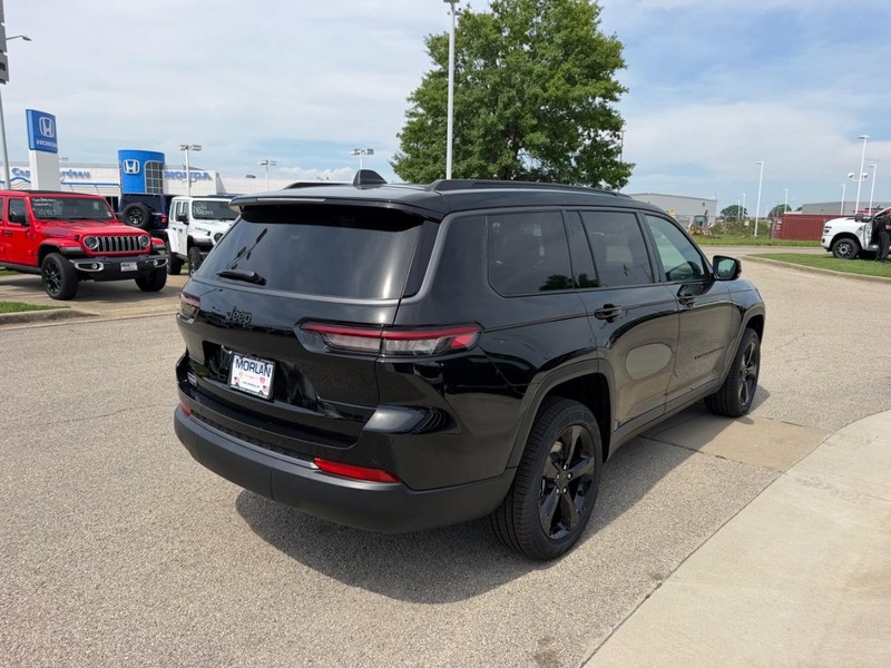 Jeep Grand Cherokee L Vehicle Full-screen Gallery Image 4