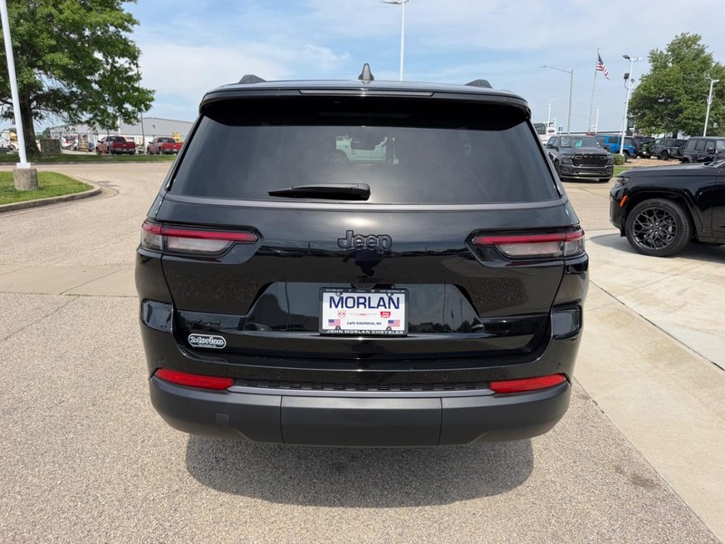 Jeep Grand Cherokee L Vehicle Full-screen Gallery Image 5