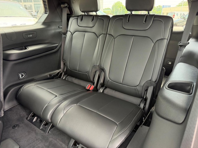 Jeep Grand Cherokee L Vehicle Full-screen Gallery Image 9