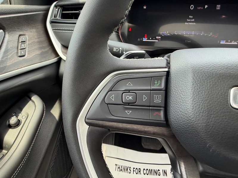 Jeep Grand Cherokee L Vehicle Full-screen Gallery Image 15
