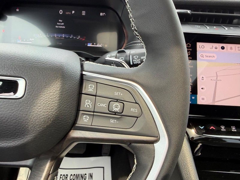 Jeep Grand Cherokee L Vehicle Full-screen Gallery Image 16