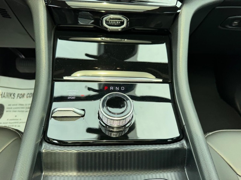 Jeep Grand Cherokee L Vehicle Full-screen Gallery Image 19