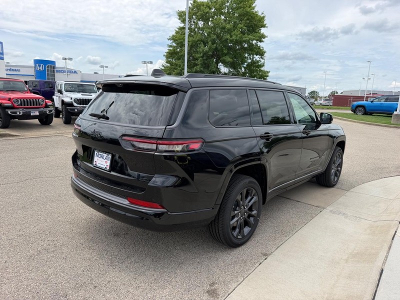 Jeep Grand Cherokee L Vehicle Full-screen Gallery Image 4