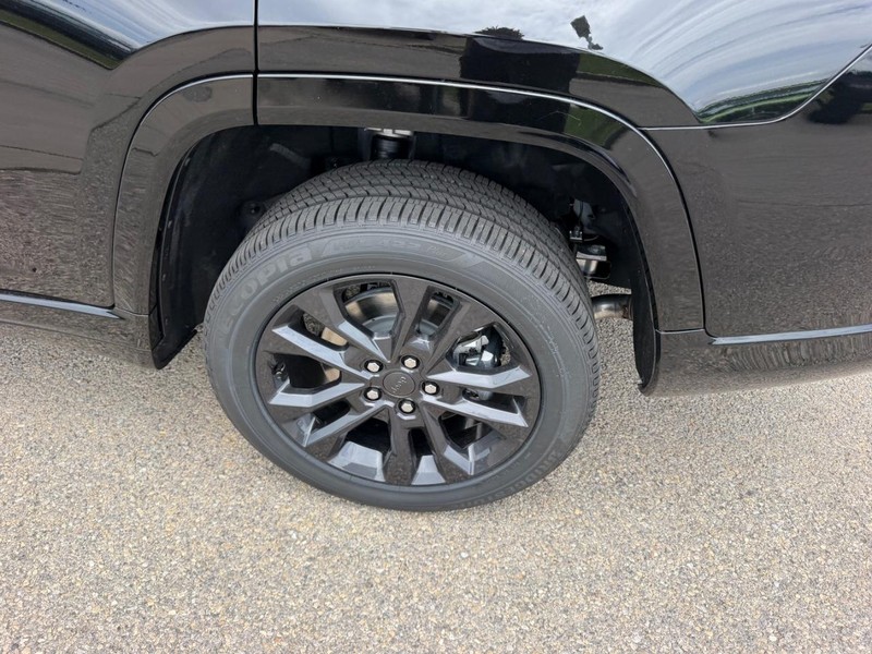 Jeep Grand Cherokee L Vehicle Full-screen Gallery Image 8