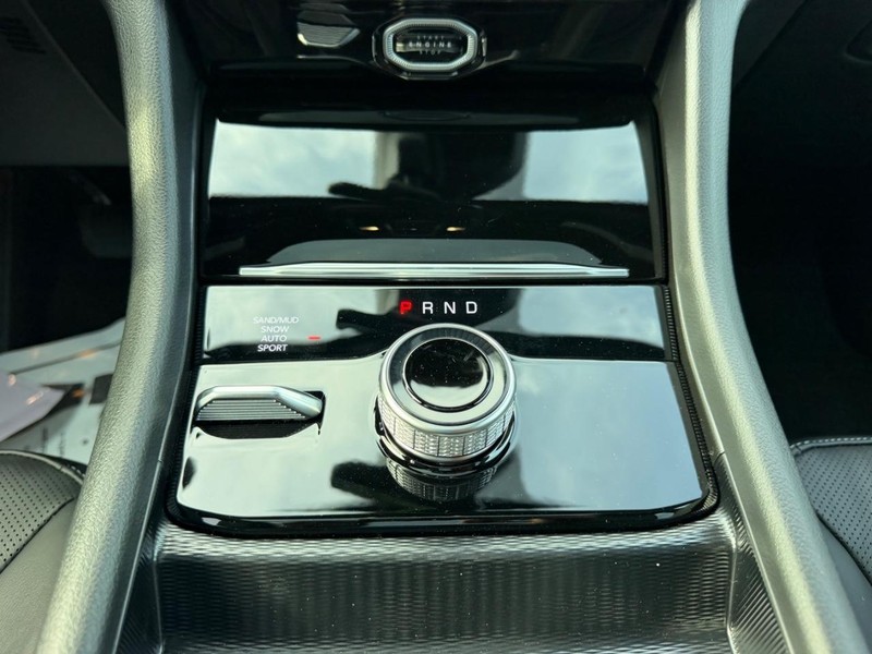 Jeep Grand Cherokee L Vehicle Full-screen Gallery Image 19