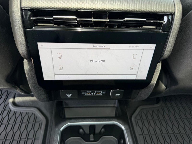 Jeep Grand Wagoneer Vehicle Full-screen Gallery Image 13