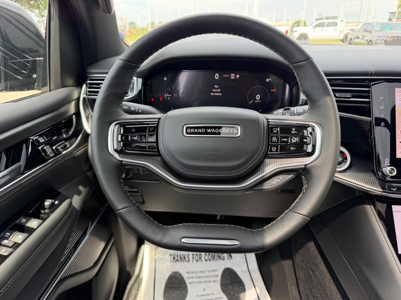 Jeep Grand Wagoneer Vehicle Full-screen Gallery Image 15