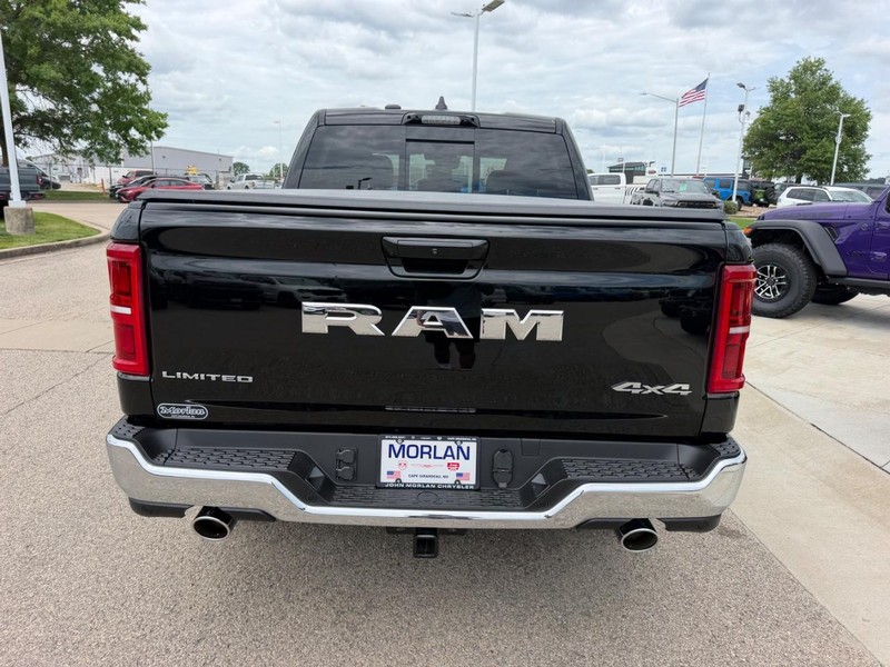 Ram 1500 Vehicle Full-screen Gallery Image 5