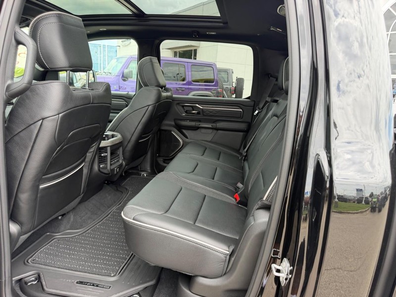 Ram 1500 Vehicle Full-screen Gallery Image 8