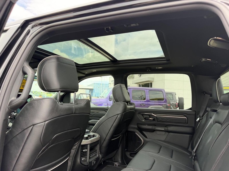Ram 1500 Vehicle Full-screen Gallery Image 9
