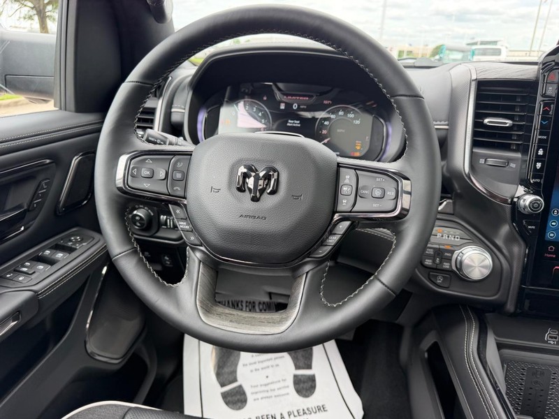 Ram 1500 Vehicle Full-screen Gallery Image 11