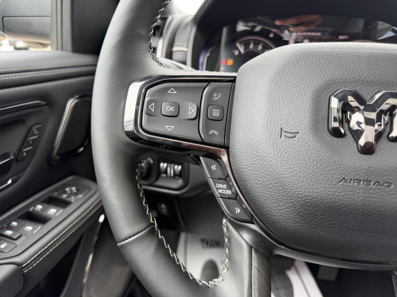 Ram 1500 Vehicle Full-screen Gallery Image 12