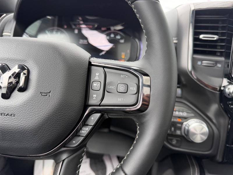 Ram 1500 Vehicle Full-screen Gallery Image 13