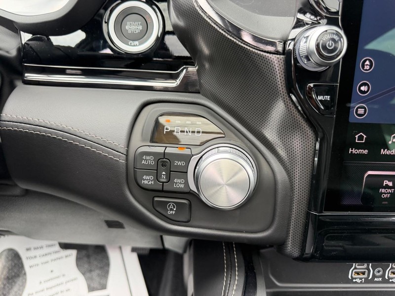 Ram 1500 Vehicle Full-screen Gallery Image 17