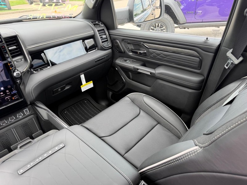 Ram 1500 Vehicle Full-screen Gallery Image 18